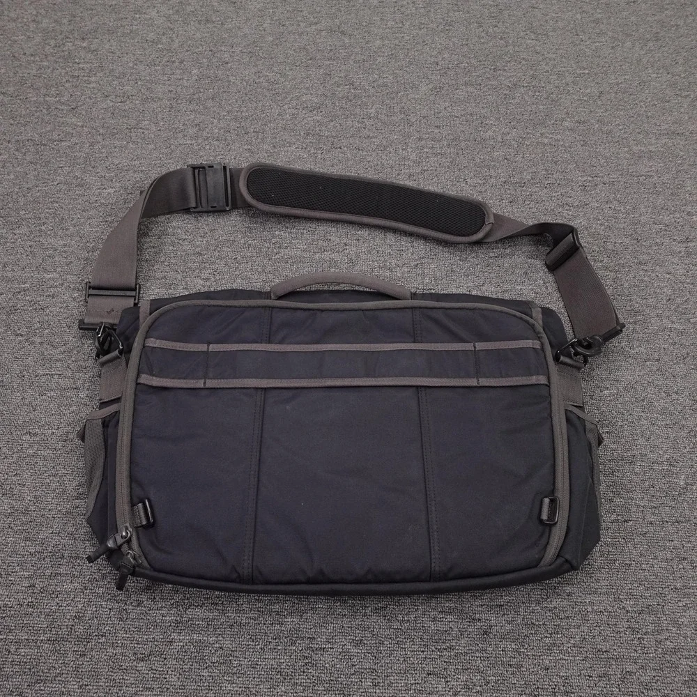 Timbuk2 Black Nylon Messenger Shoulder Bag 15in Laptop Padded Water Resistant